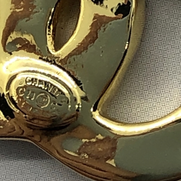 SOLD DIRECTLY Auth Chanel black with gold flake CC stud earrings Med/LRG size! - Picture 11 of 14